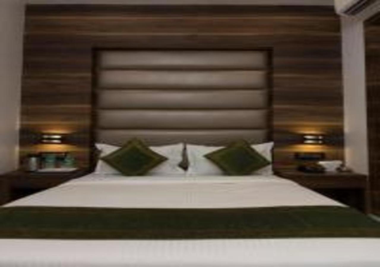 Hotel Meriton Mumbai International Airport T-2 Ngoại thất bức ảnh