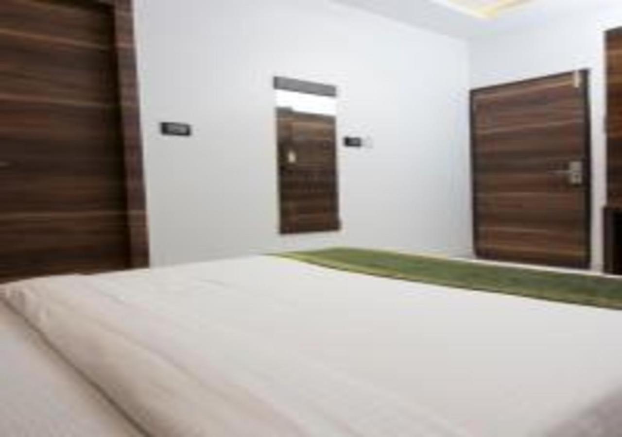 Hotel Meriton Mumbai International Airport T-2 Ngoại thất bức ảnh